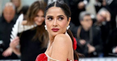 salma hayek naked|Salma Hayek sends fans into frenzy with string of saucy naked。